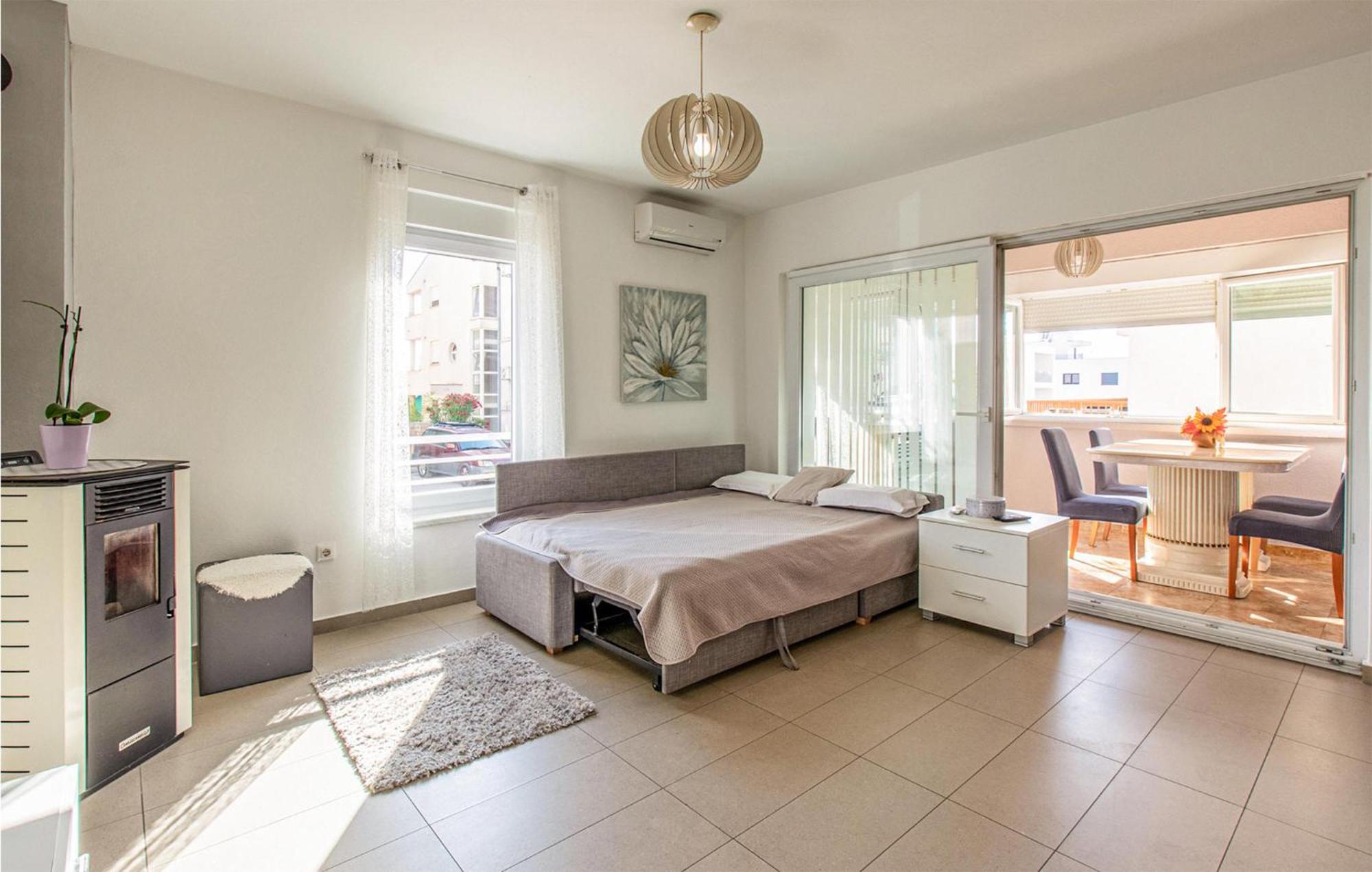Apartmán Awesome In With Kitchen Zadar
